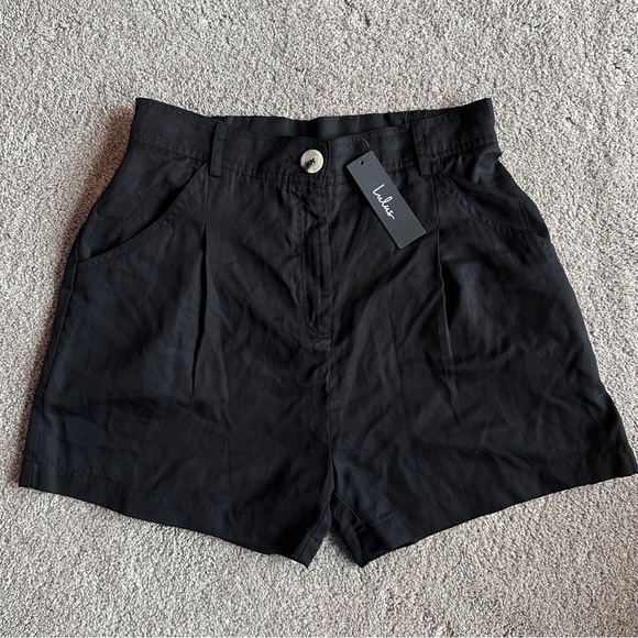 Lulus Pants - NWT Lulu's Black Front Pleated Flowy Shorts, Nordstrom. Size Large.